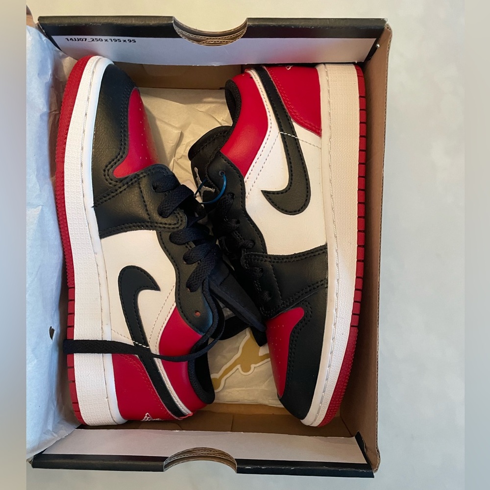 Air Jordan 1 low GS size 3.5 big boy new in box never worn 🤩